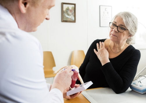 Отчего может болеть спина под левой лопаткой