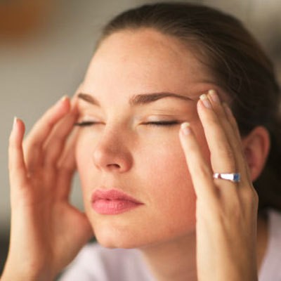 prichiny pochemu otdaet v golovu pri kashle