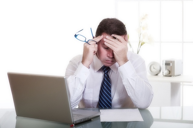 От чего давит глазные яблоки и болит голова