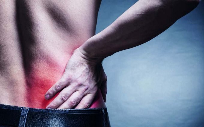 Болит в правом боку на спине при ходьбе