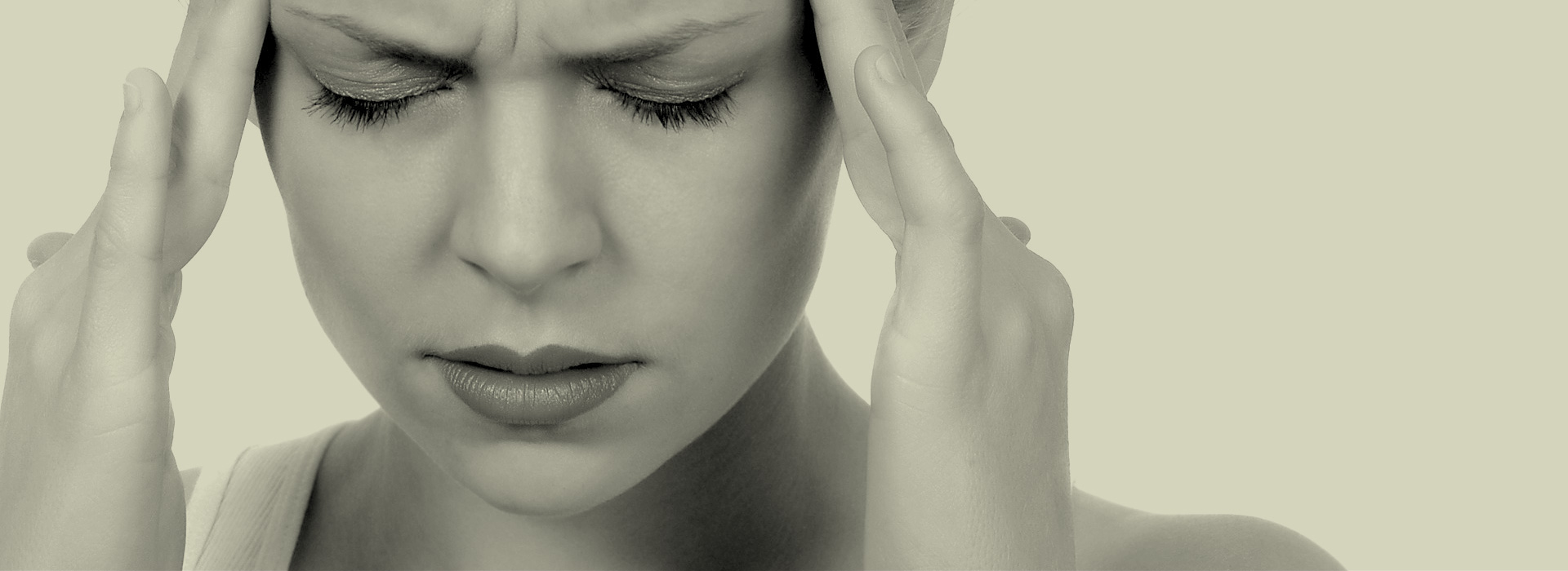 Болит голова в затылке и челюсти